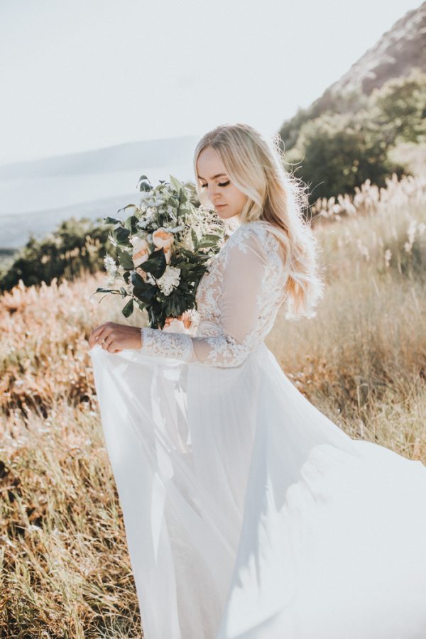 Long Sleeve Wedding Dresses Beach A-Line Romantic Appliques Tulle
